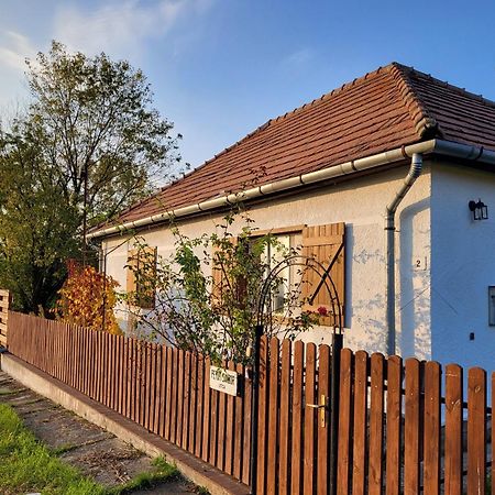 Tepke Guesthouse Garab Bagian luar foto